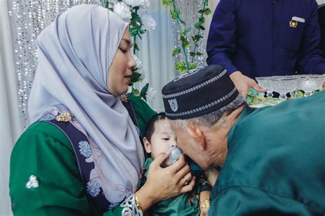 Pada saat itu rambut sang anak dipotong dan diberi nama serta disembelihkan hewan aqiqah baik berupa kambing ataupun domba. Kumpulan 5 Doa Aqiqah dan Doa Untuk Kelahiran Bayi ...