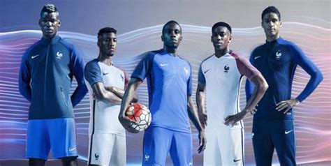 Het nike frankrijk uit tenue is samengesteld door voetbaldirect uit producten van de officiële collectie van 'les bleus'. Voetbalshirtje Frankrijk Euro 2016 | Footballmag.