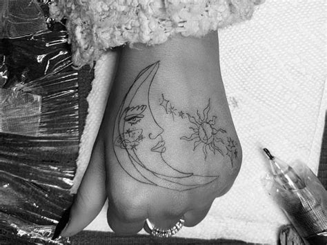 November 14, 2019 · ariana grande reveals new tattoos covering her entire hand. A Complete Guide to Ariana Grande's 55 Known Tattoos