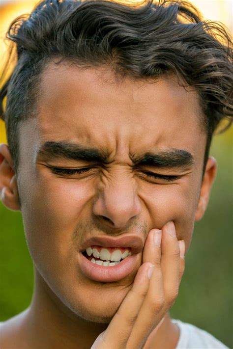 Jaw pain: Causes, symptoms, and treatment