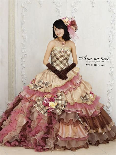 Vol.14 | Collection | Aya na ture | キンセアネーラドレス、舞踏会用の ...