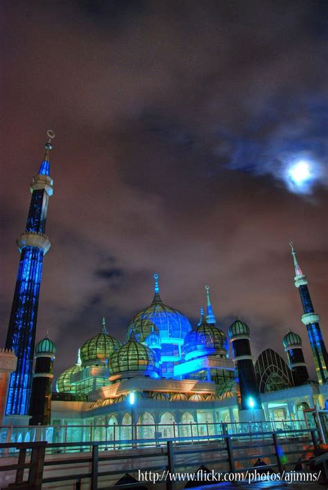 Hanya lebih kurang 1km dari muzium negeri terengganu. Crystal Mosque (Masjid Kristal) Kuala Terengganu, Malaysia ...