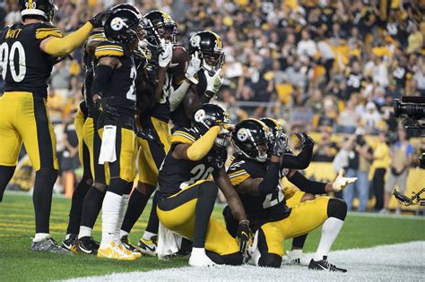 The Steelers defense made it a point to get closer in Week 4. It paid ...
