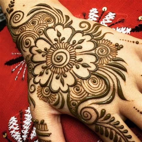 Henna tattoos are temporary tattoos are made from a dye prepared from the henna tree also known as the mignonette tree, and the egyptian privet. 40 Glamorous Rose Flower Mehndi Designs 2018 - SheIdeas