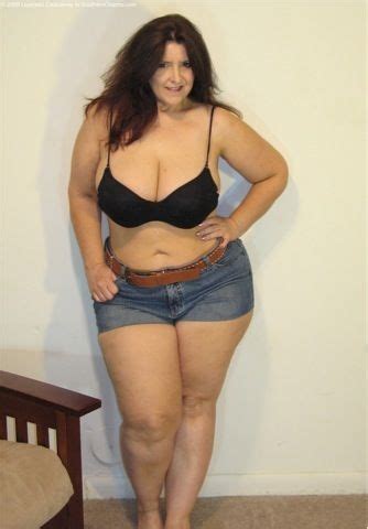 How to use plump in a sentence. Short chubby woman - Nude photos