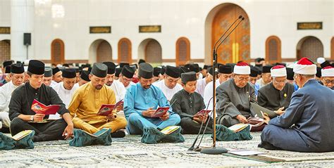 Meskipun peristiwa besar itu terjadi sudah lebih dari 14 abad silam, pengaruhnya masih terus berlangsung dalam kehidupan kaum muslimin. Berkenan berangkat ke Majlis Sambutan Awal Tahun Hijrah ...