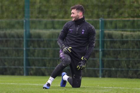 Tottenham goalkeeper knows he made mistake in staying on the pitch having lost consciousness after collusion with. Weltmeister Lloris hält mit Südtiroler Handschuhen ...