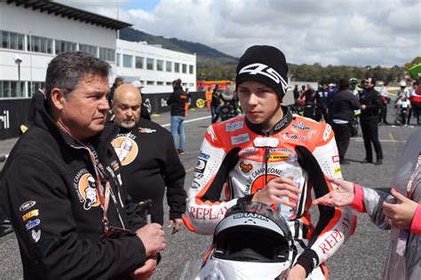 Osmnáctiletý český reprezentant havaroval v. Filip Salač po úvodním podniku FIM CEV Moto3 v Estorilu ...