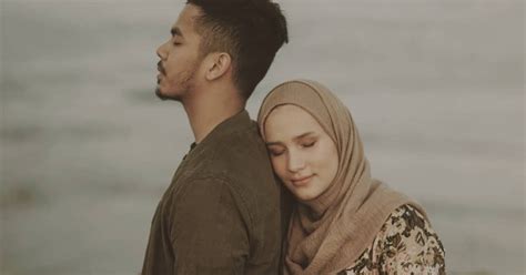 Jika sebelum kahwin, boleh dikatakan setiap jam nak sms, telefon. Tanda-Tanda Pasangan Suami Isteri Saling Sayang Antara ...