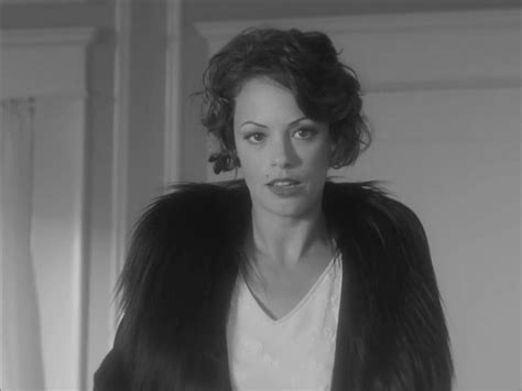 En novembre 2013, annette bening rejoint la distribution du film 5. Bérénice Bejo