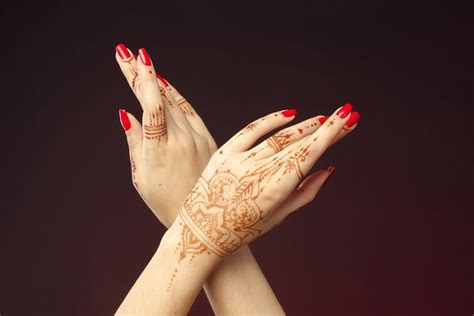 Gambar henna yang bagus dan simple. Cara Melukis Tangan Dengan Pacar - gambar henna tangan ...