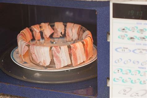 The noodles are eaten with a flavorful broth, to which meats and vegetables are often added. How to Cook Bacon in the Microwave | Food, Easy breakfast ...