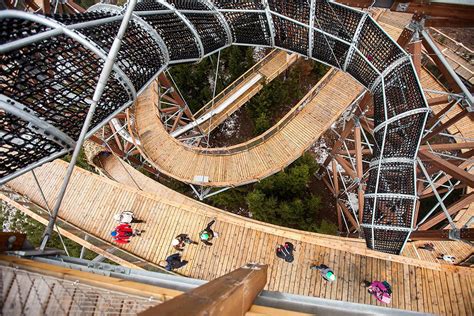 Wieża widokowa sky walk znajdująca się na zboczu góry slamnik 1116 m n.p.m. Ścieżka w chmurach - Dolni Morava