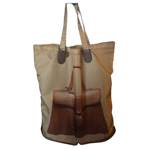 The company is the oldest fine leather luxury goods house in the world. Cabas Delvaux Kangourou pliage Polyester,Cuirs exotiques ...