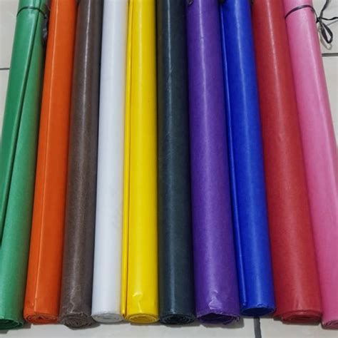 Kertas minyak ini memiliki struktur yang sangat tipis dan banyak dijual bebas di minimarket dengan berbagai merek. Thedarlingbakers: Kertas Minyak Warna Kuning