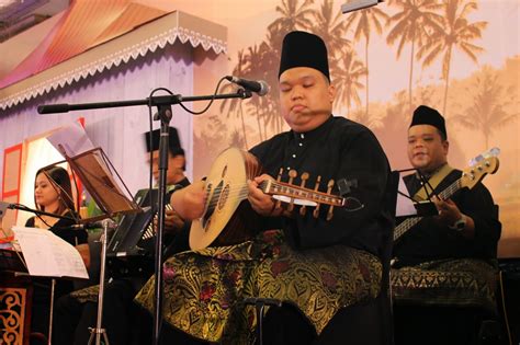 Kesenian ini menjadi tunjang kepada kebudayaan masyarakat melayu sejak turun temurun lagi. Pakej Perkahwinan, Hari Raya, Puasa, Live Band Kebudayaan ...