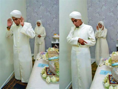 Dari abu hurairah ra bahwa nabi saw bila mendoakan seseorang yang nikah, beliau bersabda, semoga allah memberkahimu dan. Cara Solat Sunat Nikah Untuk Pasangan Pengantin Baru ...