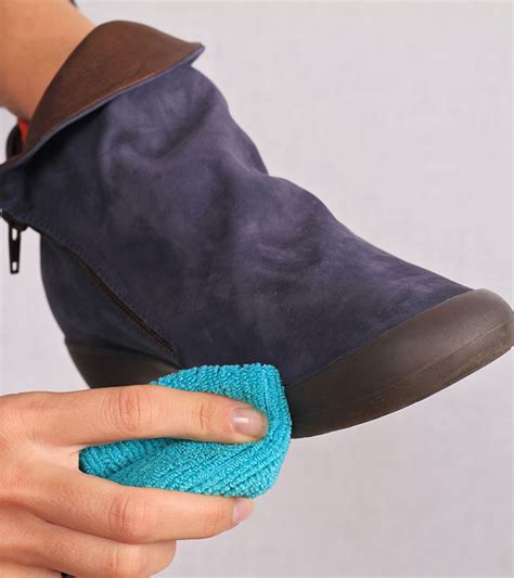 Fortunately, there is no need for you to use an expensive hair conditioner. How To Clean Leather Shoes And Boots At Home