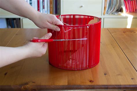 L'éclairage fait partie intégrante de la décoration d'intérieur puisqu'elle définit l'atmosphère d'une pièce. DIY - customiser un abat jour - Oh et Puis...