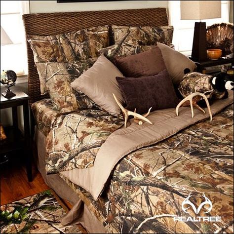 Realtree camo pillows features realistic leaves and branches contrasted against the pattern. Are you ready to add some #Realtreecamo bedding in your ...