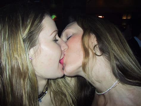 Ebony couple hot love making !! Kissing kiss mood love sexy wallpaper | 1904x1428 | 487023 ...