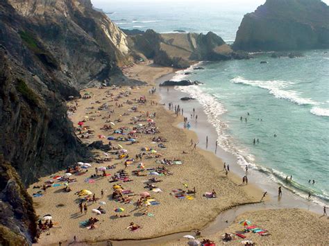 Federação portuguesa de naturismo | desde 1977 a desmistificar o naturismo em portugal r. Praia dos Alteirinhos - Odemira | All About Portugal