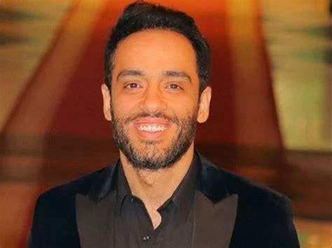 وكان رامى جمال قد نشر مؤخرا فيديو تحدث فيه عن مرض البهاق، قائلا : رامى جمال موجها رسالة شكر لرائد فضاء هزاع المنصورى: شرفت ...