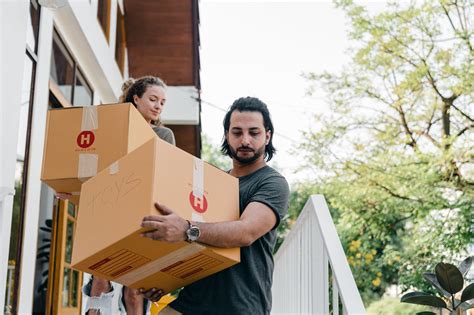 What to Expect When Moving Out of Your Parents Home - Adoosimg.com
