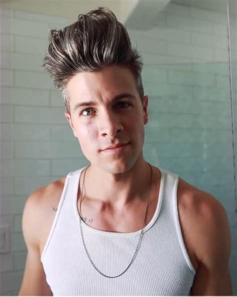 The 3 best men's hair products for thin hair the best men's hair products for thin hair are pomades, waxes, and matte creams. The Best 5 Pomades for Thin Hair (+Pre-styler)
