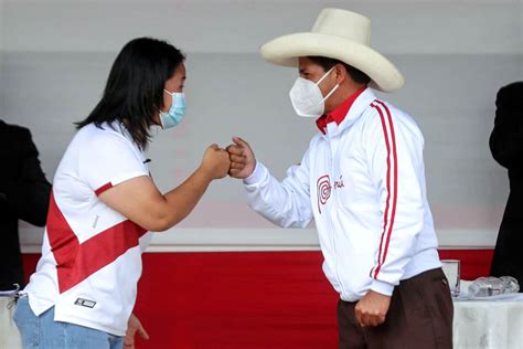 May 09, 2021 · pedro castillo quedó en el primer lugar de las preferencias del 11 de abril y keiko fujimori, en el segundo. Punto y medio separa a Keiko Fujimori de Pedro Castillo ...