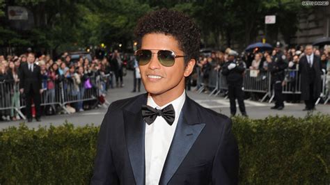 Bruno mars (peter gene hernandez) an american singer, record producer, songwriter, choreographer and voice actor born on october 8, 1985 in honolulu, hawaii. Bruno Mars Height, Weight, Age, Body Statistics - Healthyton