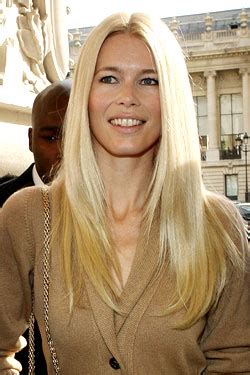 Claudia schiffer au naturel dans les années 90, naturel, fraîche et si jolie. Claudia Schiffer to Launch Cosmetics; Wigs a 'Surprise ...