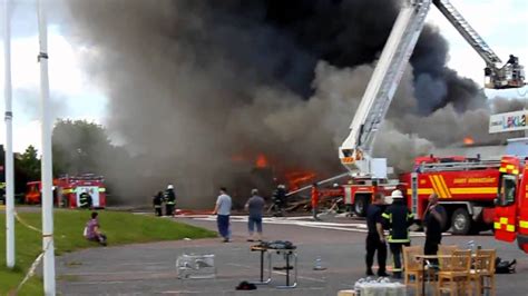 Våra senaste lokala nyheter från borlänge. Stor brand i gamla Hemköp - Borlänge (Charlies Lekland & Café) - YouTube