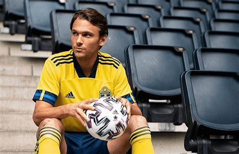 Albin ekdal fostrades som sagt i if brommapojkarna, en klubb som är känd för att odla fram talangfulla fotbollsspelare. Albin Ekdal, "quanti calciatori vorrebbero dichiararsi gay ma non lo fanno per paura" - Gay.it