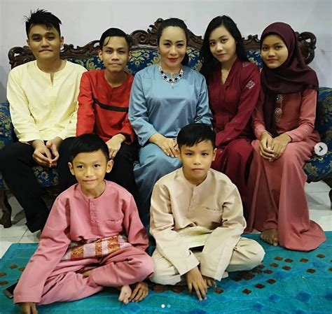 Download lagu aku anak malaysia mp3 dapat kamu download secara gratis di metrolagu. MYARTIS.COM | MYARTIS | MY | ARTIS: "AKU JANDA ANAK 6 ...