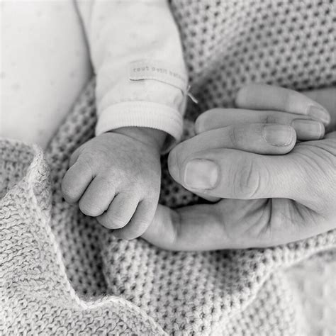 Gerade in den ersten tagen oder wochen ist jeder noch so kleine ausflug ja doch ein kleiner marathon. 12 Foto-Ideen für die ersten Wochen mit Eurem Baby zu ...