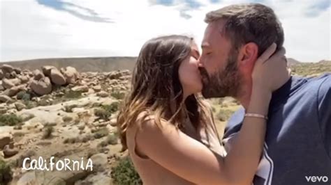 Can he pull it off? Affleck og nýja kærastan í hörkusleik