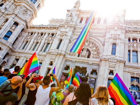 El video, estrenado en el mes de orgullo de la comunidad lgbtq resalta el mensaje amor es amor. Arranca el World Pride Madrid 2017 | Fiesta del Orgullo ...