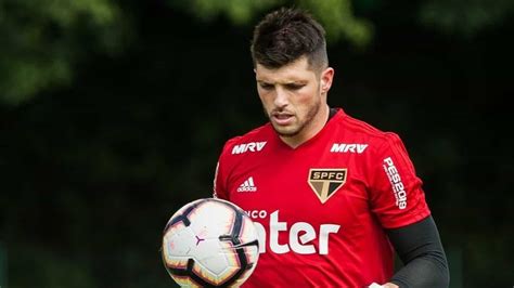 Tiago luis volpi (born 19 december 1990) is a brazilian professional footballer who plays as a goalkeeper for são paulo fc on loan from querétaro. São Paulo decide comprar goleiro Tiago Volpi por R$ 21 ...