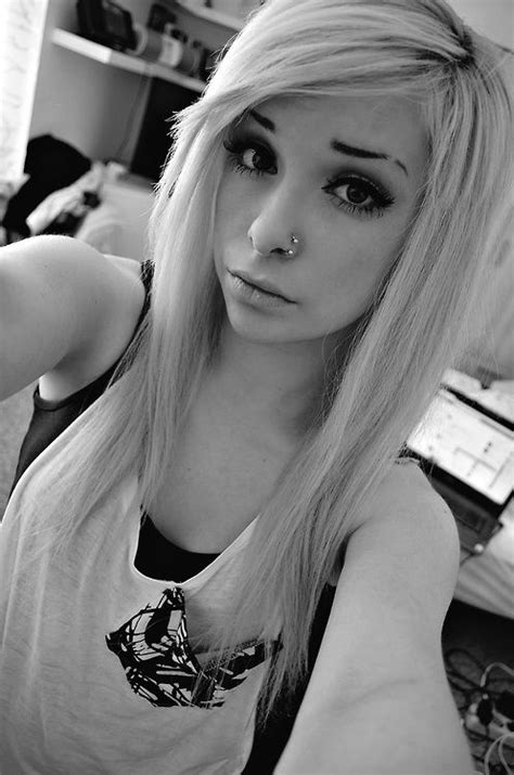 There are certain haircuts that are strongly associated with emo culture. pretty blonde hair tumblr | cute emo girl on Tumblr ...