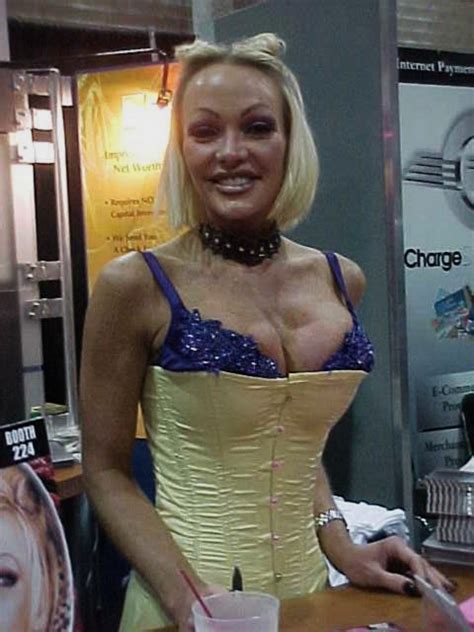 Hinaus in die welt und wieder zurück: Houston (Pornodarstellerin)