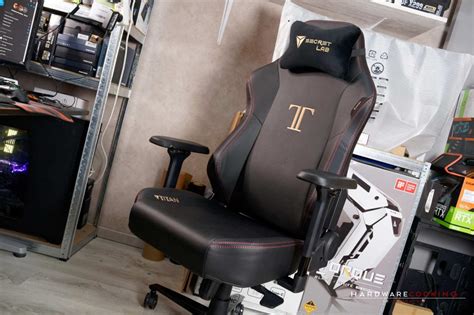 I used it for 2 weeks and is basically brand new. Test : Secretlab Titan Stealth, un fauteuil gamer parfait ...