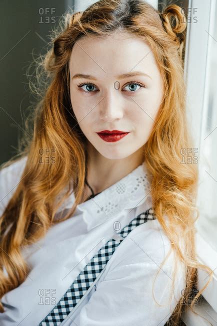 My hair is dark blonde with copper highlights and there is little colour in my face. 28 Best Photos Auburn Hair Pale Skin Blue Eyes / Pale Skin ...