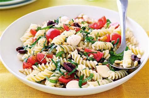 Perfect for potlucks and parties, pasta salads are crowd pleasers. Christmas Pasta Salad Recipe / Christmas Pasta Salad Recipe Christmas Pasta Christmas Salad ...