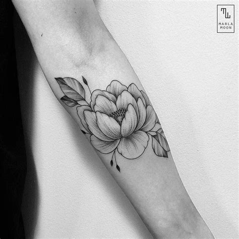 All the other tattoo's of black widows looked pretty looked pretty small and boring. magnolia tattoo - Google Search | Beautiful small tattoos ...