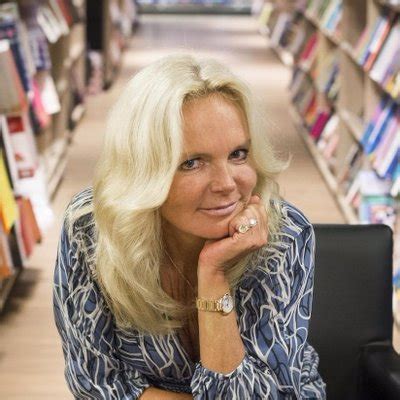 Последние твиты от lucinda riley (@lucindariley). 'Graag Gelezen', mijn boekenblog: Ik las: 'De zeven zussen ...