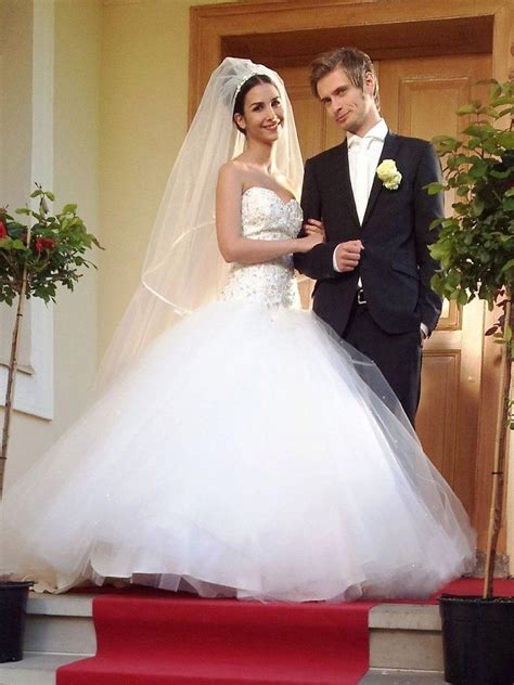 Sie schreitet zum traualtar, um felix das. GZSZ, Ayla & Phillip, Sila Sahin | Wedding dresses ...