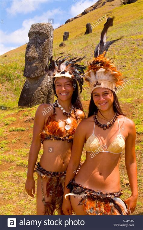 During one of his later rapa nui expeditions, norwegian explorer thor heyerdahl investigates how the easter island moai statues were transported.from the. Rapa Nui Girls Stockfotos & Rapa Nui Girls Bilder - Alamy