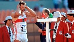 Guido kratschmer (* 10.januar 1953 in großheubach) ist ein ehemaliger deutscher leichtathlet.er gewann bei den olympischen spielen 1976 die silbermedaille im zehnkampf und verbesserte 1980 den weltrekord. Die Könige der Athleten | Sportschau - sportschau.de ...