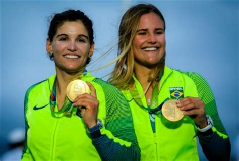 O gorro de fita, de origem escocesa, é uma das tradições incorporadas que permanecem e ganham legitimidade. Marinha dispara no quadro de medalhas do Brasil ...